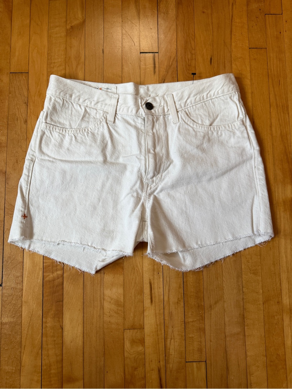 Imogene and Willie Off White Denim Frayed Hem Women’s Shorts 30
